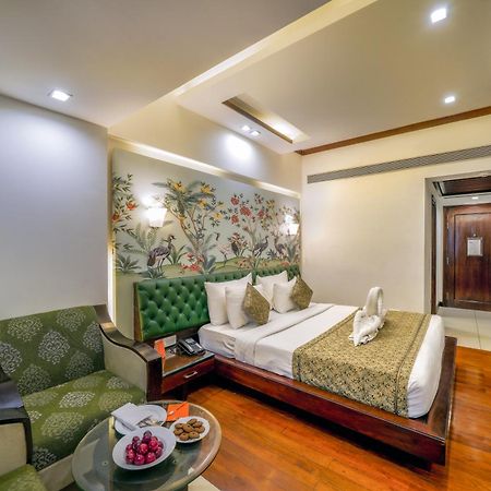Hotel Saffron Leaf Дехрадун Екстериор снимка