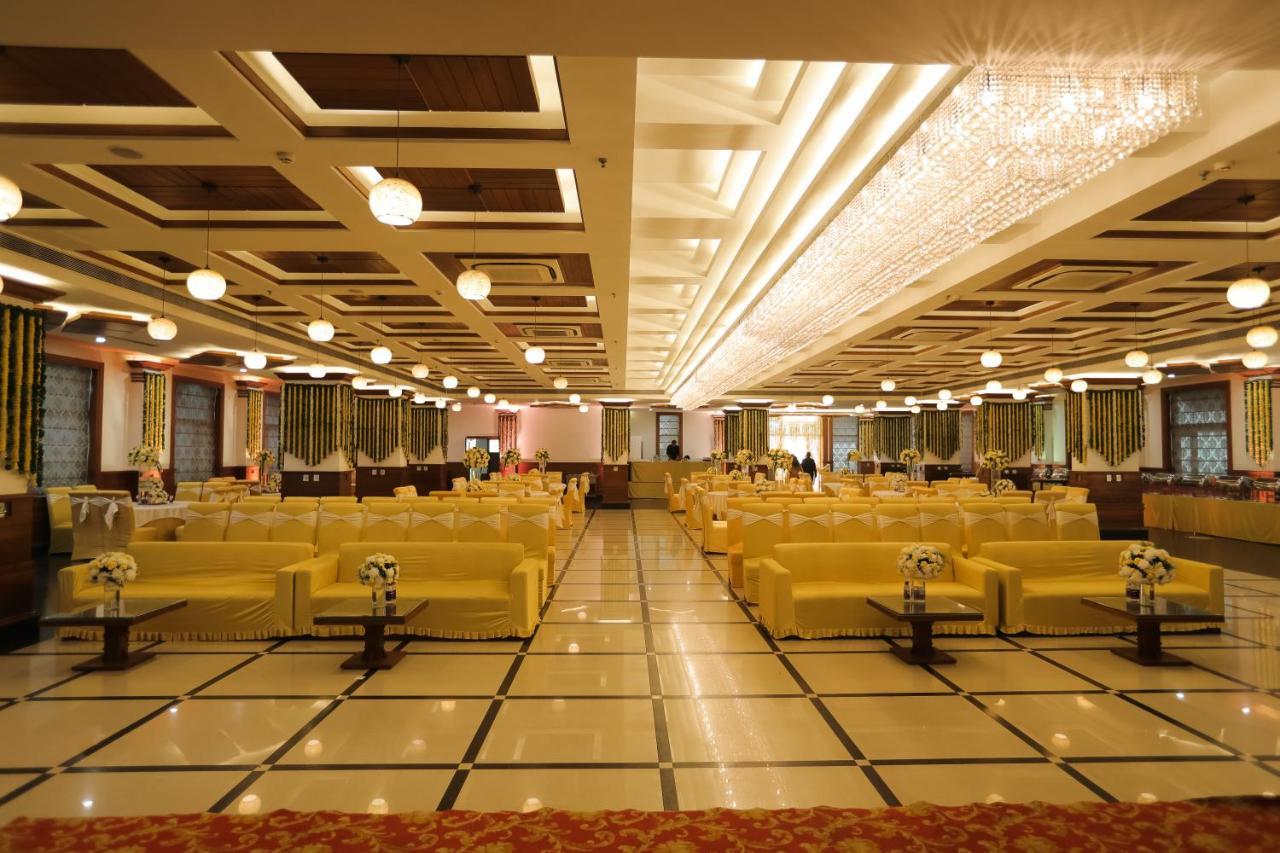 Hotel Saffron Leaf Дехрадун Екстериор снимка