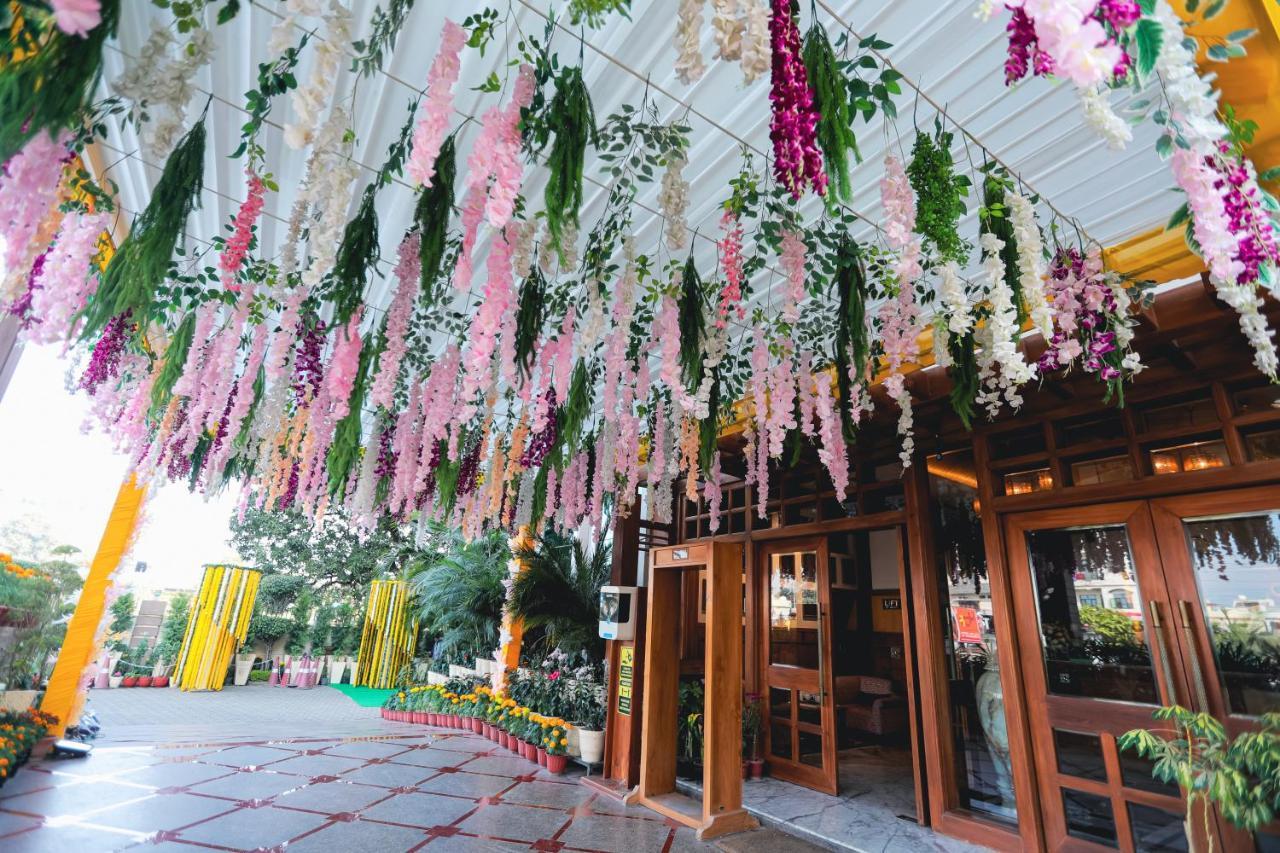 Hotel Saffron Leaf Дехрадун Екстериор снимка