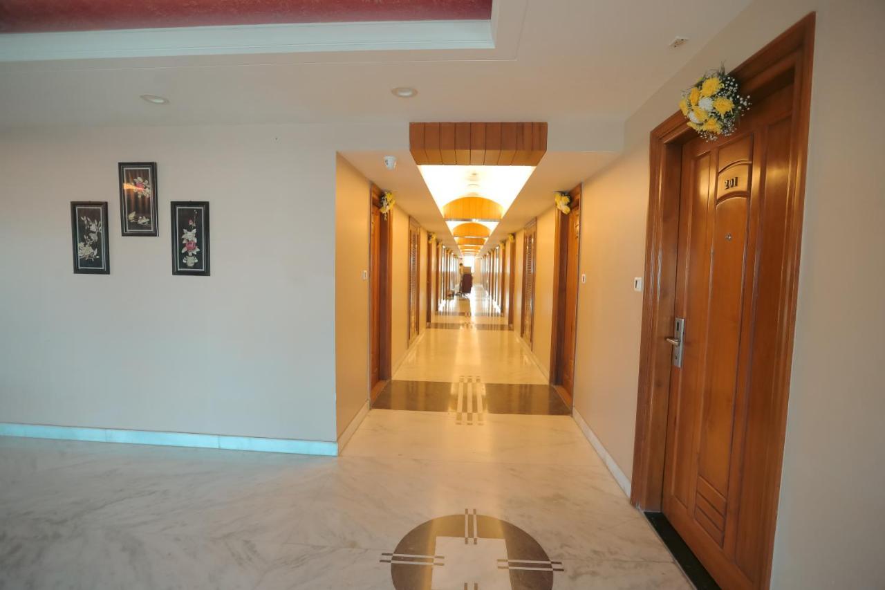 Hotel Saffron Leaf Дехрадун Екстериор снимка