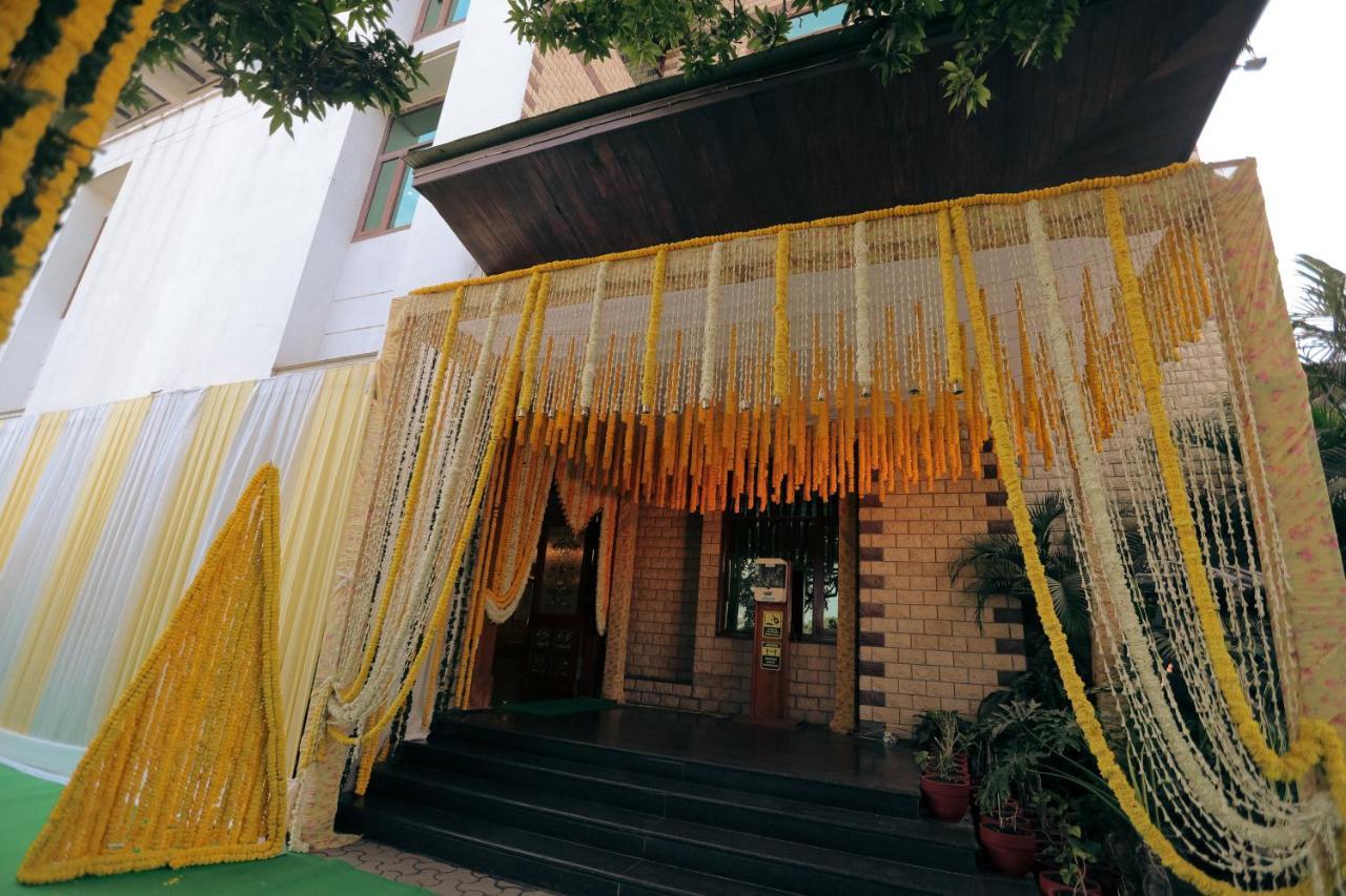 Hotel Saffron Leaf Дехрадун Екстериор снимка