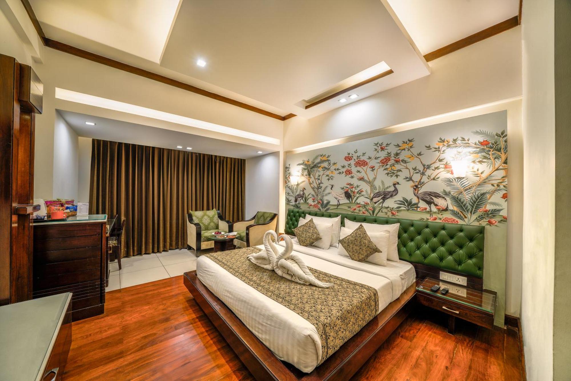 Hotel Saffron Leaf Дехрадун Екстериор снимка