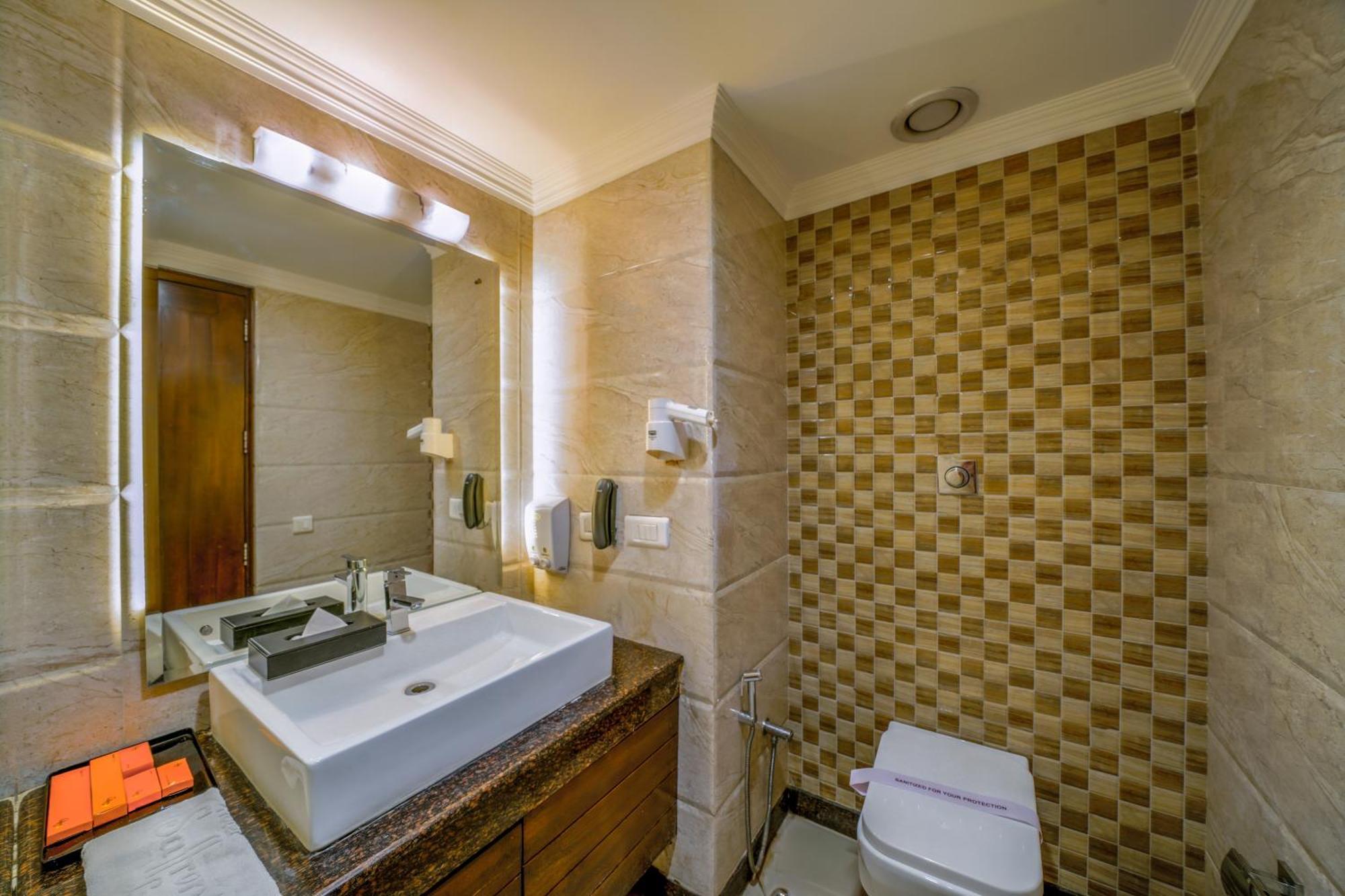 Hotel Saffron Leaf Дехрадун Екстериор снимка