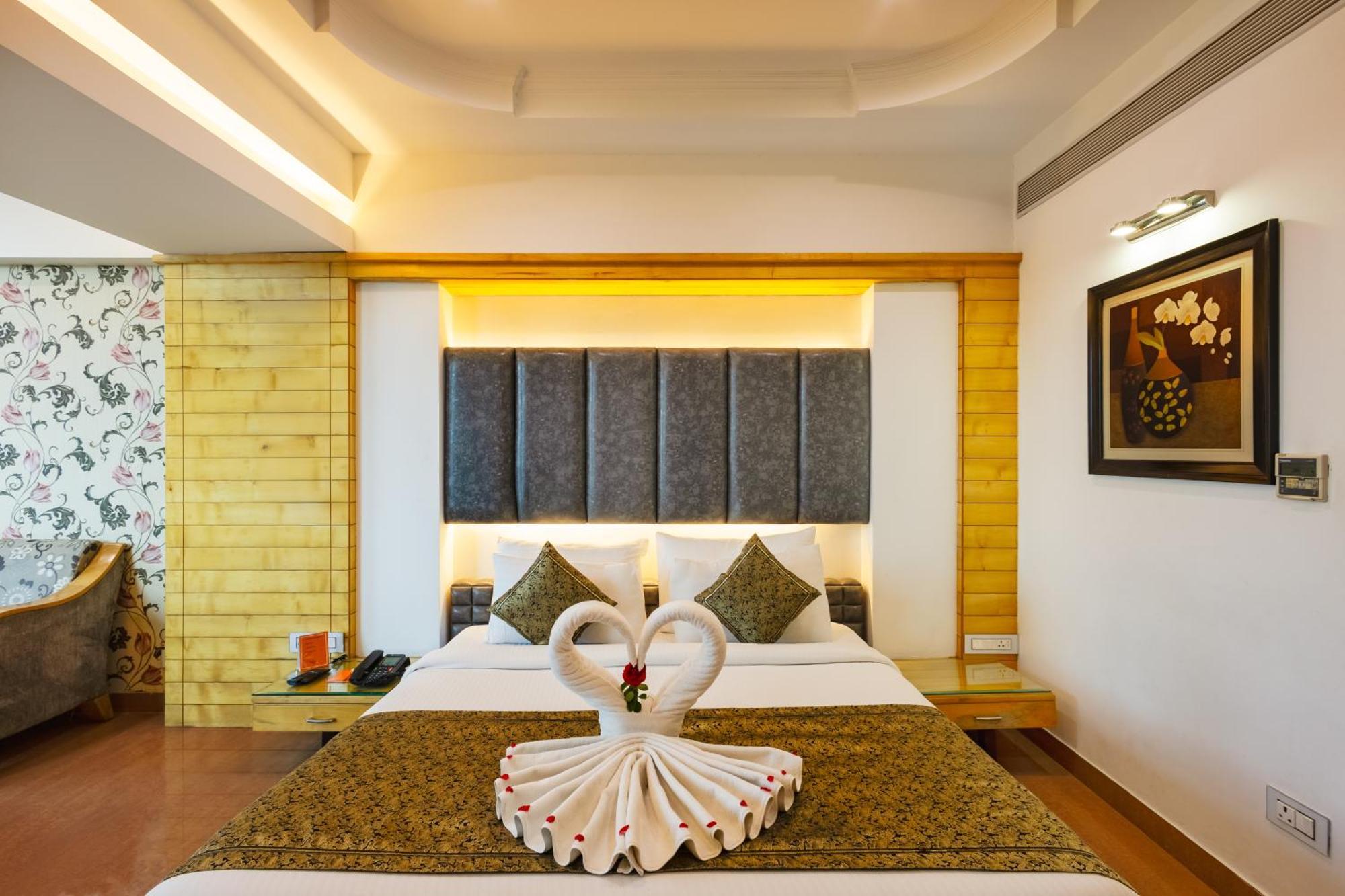Hotel Saffron Leaf Дехрадун Екстериор снимка