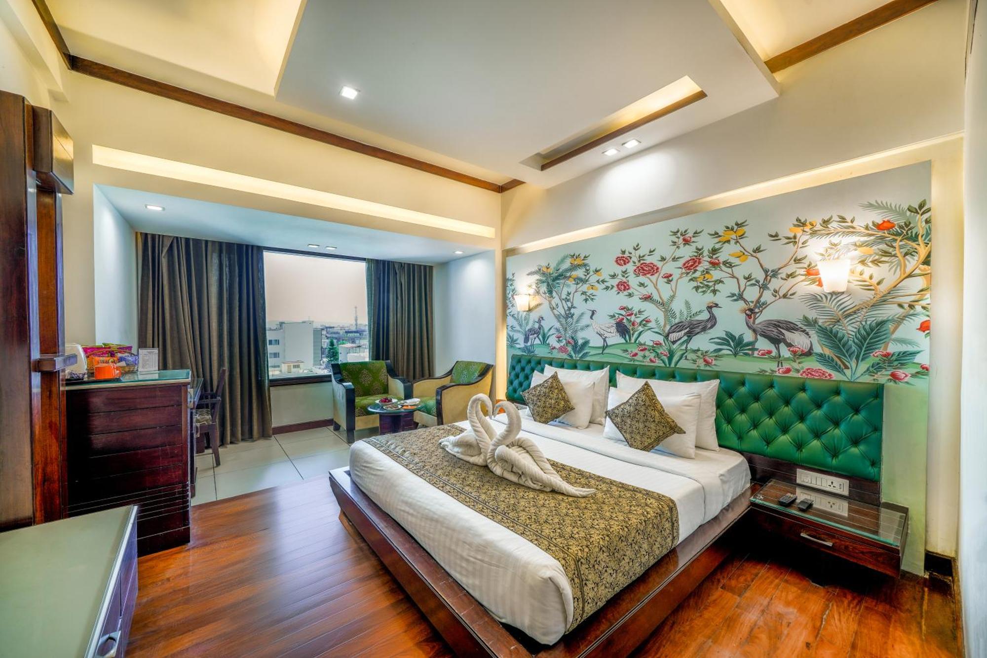 Hotel Saffron Leaf Дехрадун Екстериор снимка