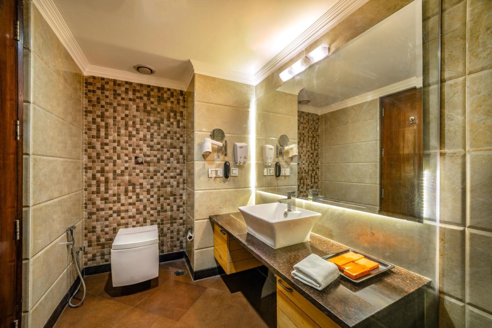 Hotel Saffron Leaf Дехрадун Екстериор снимка