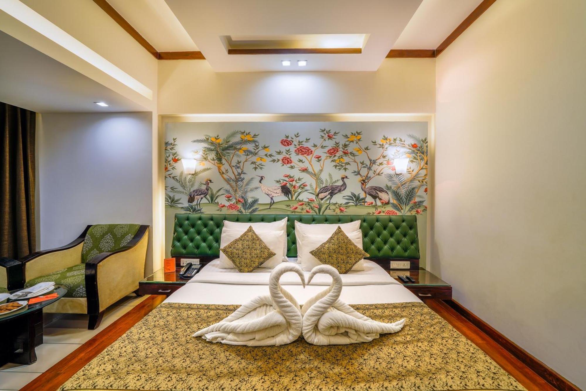 Hotel Saffron Leaf Дехрадун Екстериор снимка
