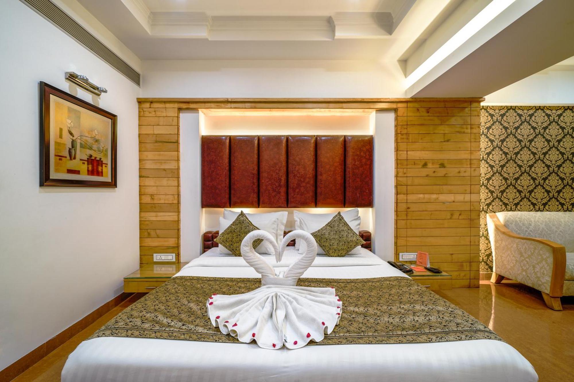 Hotel Saffron Leaf Дехрадун Екстериор снимка