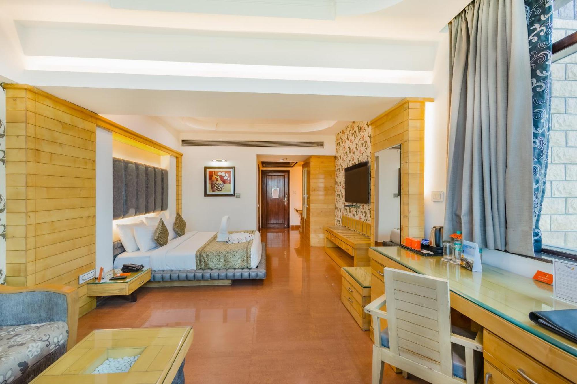 Hotel Saffron Leaf Дехрадун Екстериор снимка