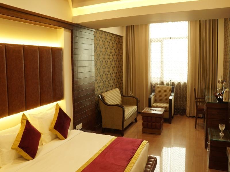 Hotel Saffron Leaf Дехрадун Екстериор снимка