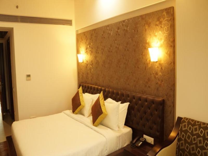 Hotel Saffron Leaf Дехрадун Екстериор снимка