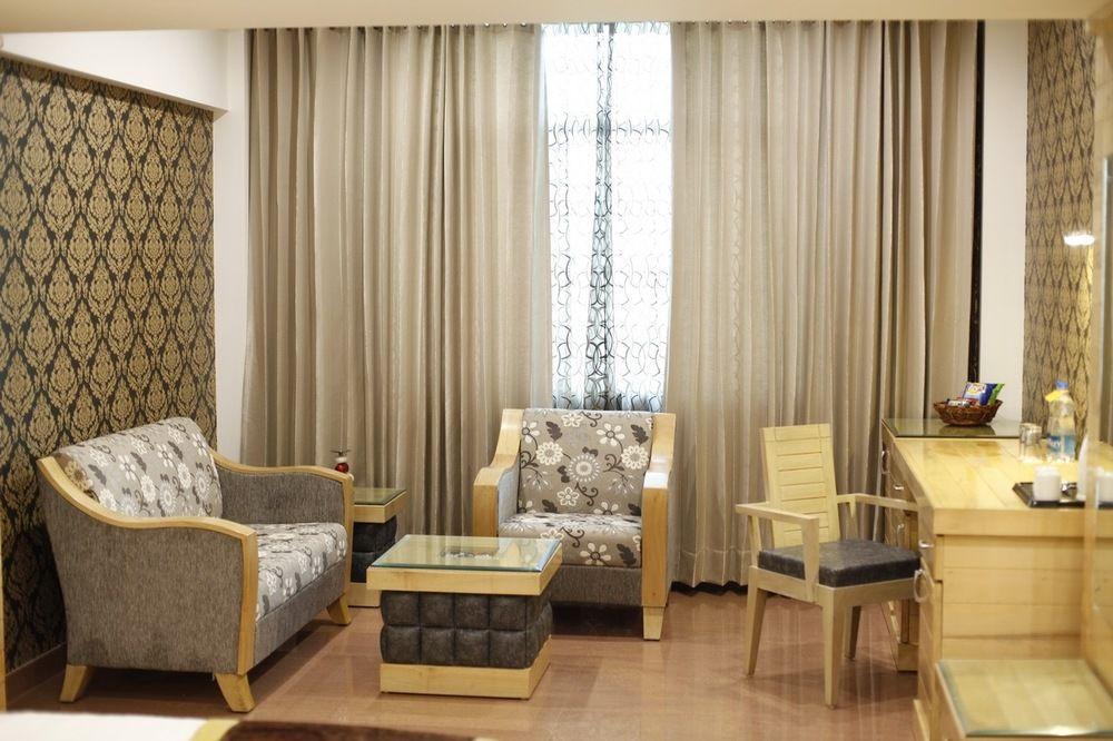 Hotel Saffron Leaf Дехрадун Екстериор снимка