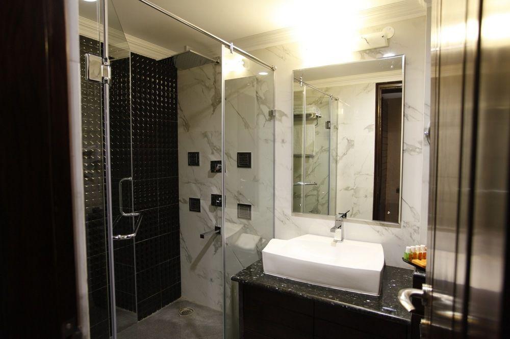 Hotel Saffron Leaf Дехрадун Екстериор снимка