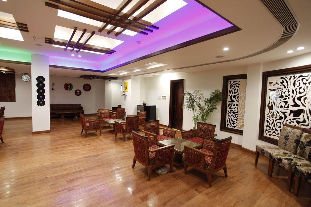 Hotel Saffron Leaf Дехрадун Екстериор снимка