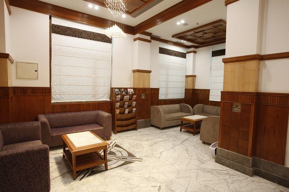 Hotel Saffron Leaf Дехрадун Екстериор снимка