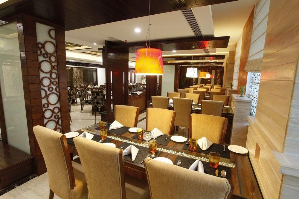 Hotel Saffron Leaf Дехрадун Екстериор снимка