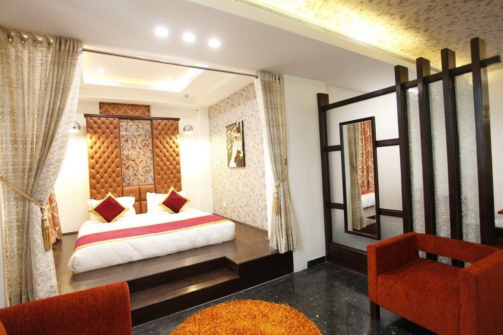Hotel Saffron Leaf Дехрадун Екстериор снимка