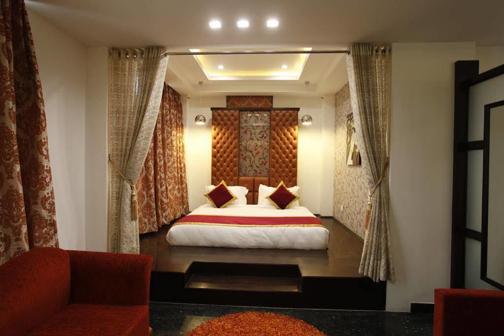 Hotel Saffron Leaf Дехрадун Екстериор снимка